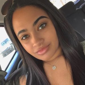 Meet your Posher, Malia'